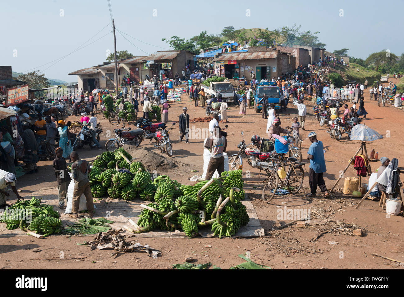 Giorno di mercato a un trading post, Fort Portal area, Uganda, Africa orientale Foto Stock