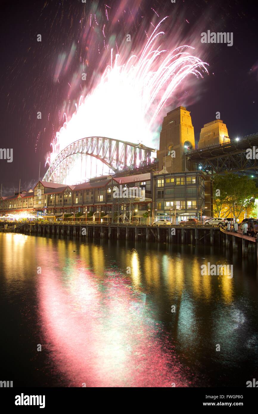 Il Ponte del Porto di Sydney & Capodanno fuochi d'artificio, Sydney, Nuovo Galles del Sud, Australia, Oceania Foto Stock