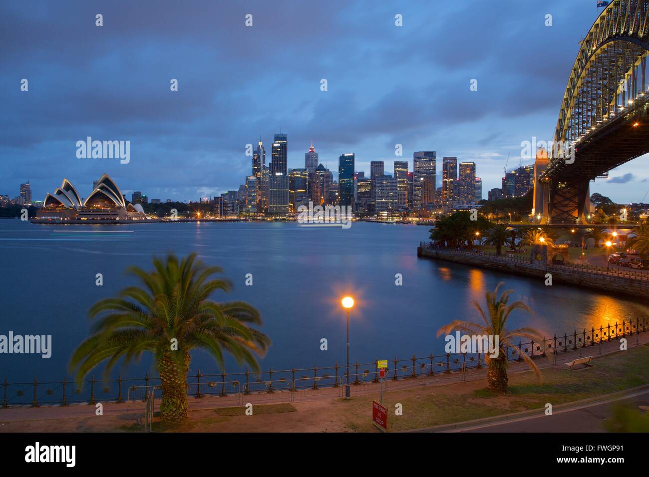 Opera House e Harbour Bridge da North Sydney, Sydney, Nuovo Galles del Sud, Australia, Oceania Foto Stock