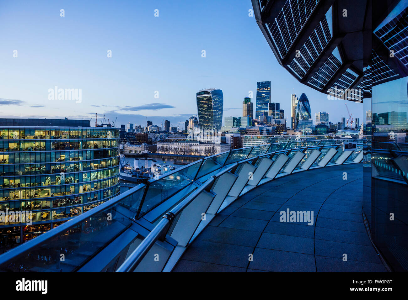 Vista dal Municipio tetto su City of London skyline di Londra, Inghilterra, Regno Unito, Europa Foto Stock