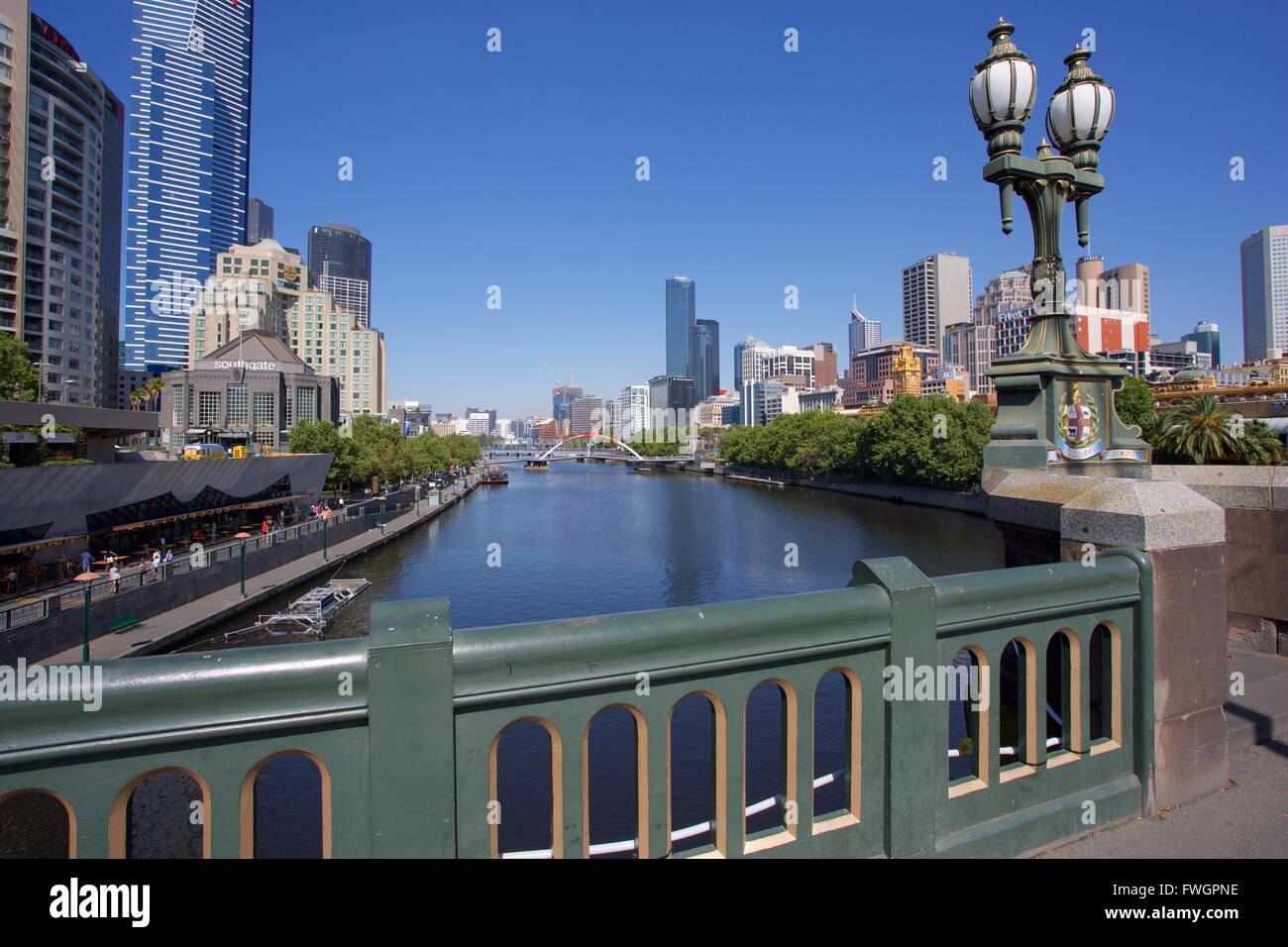 Vista della città da Princes Bridge, Melbourne, Victoria, Australia Pacific Foto Stock