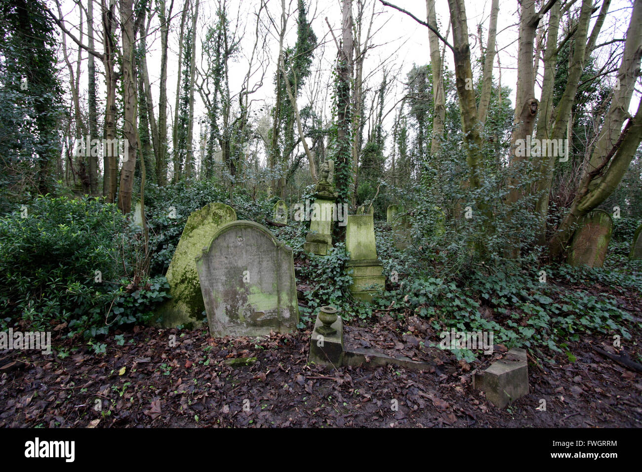 Le lapidi al cimitero Nunhead, Londra Foto Stock