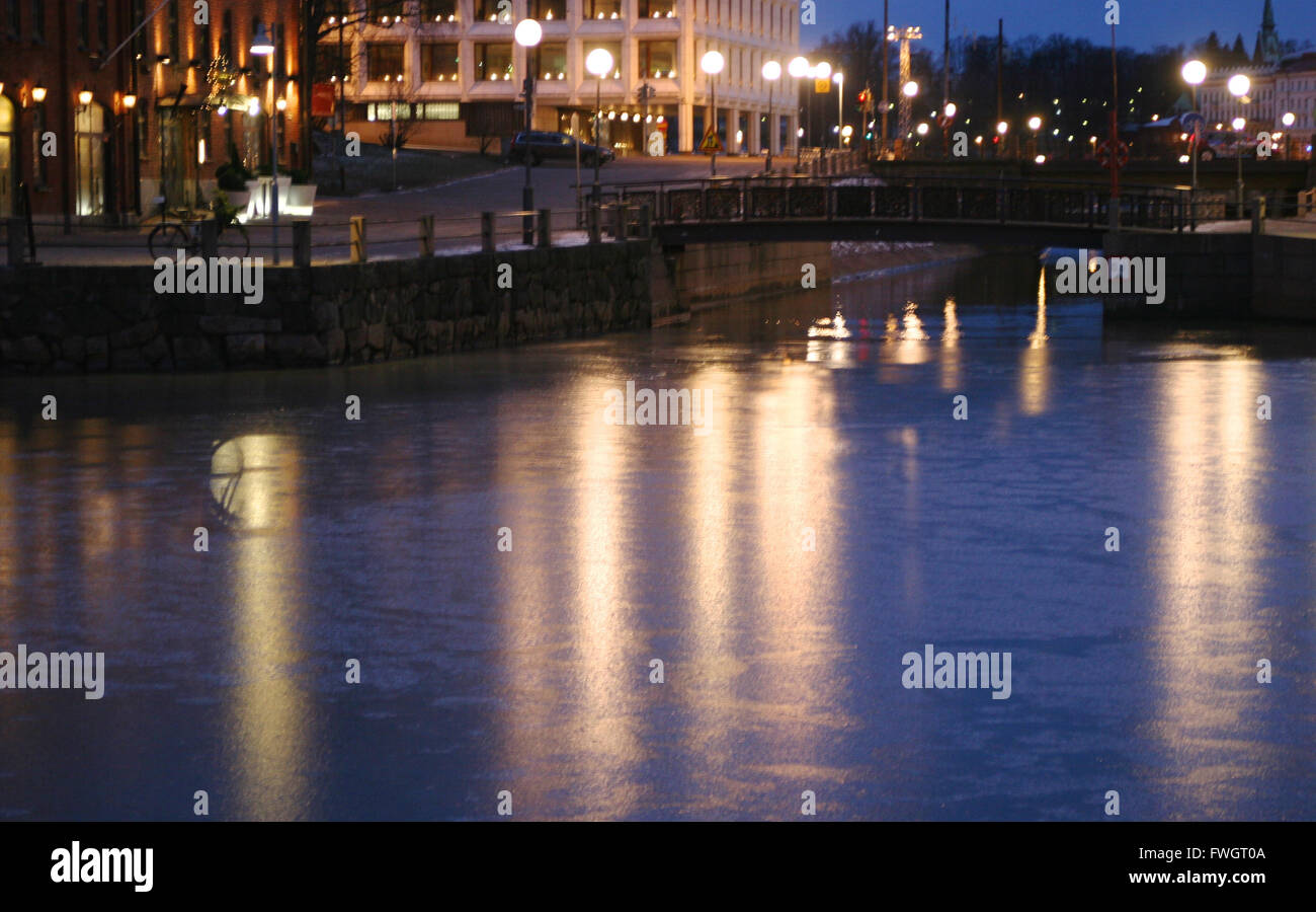 La riflessione sul canal congelati. Foto Stock