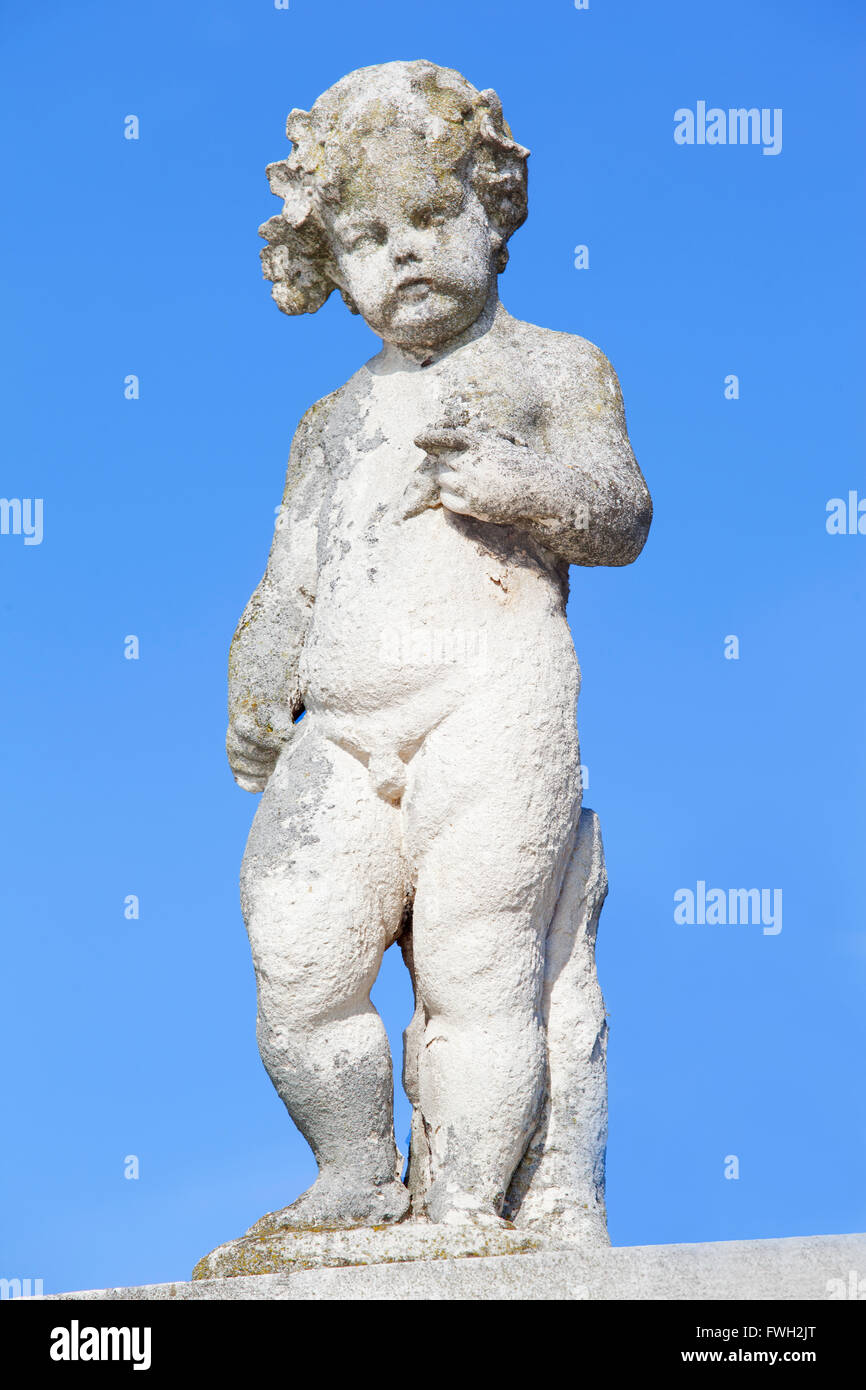 La statua di un bambino sul canale della Giudecca, Venezia. Veneto, Italia. Foto Stock