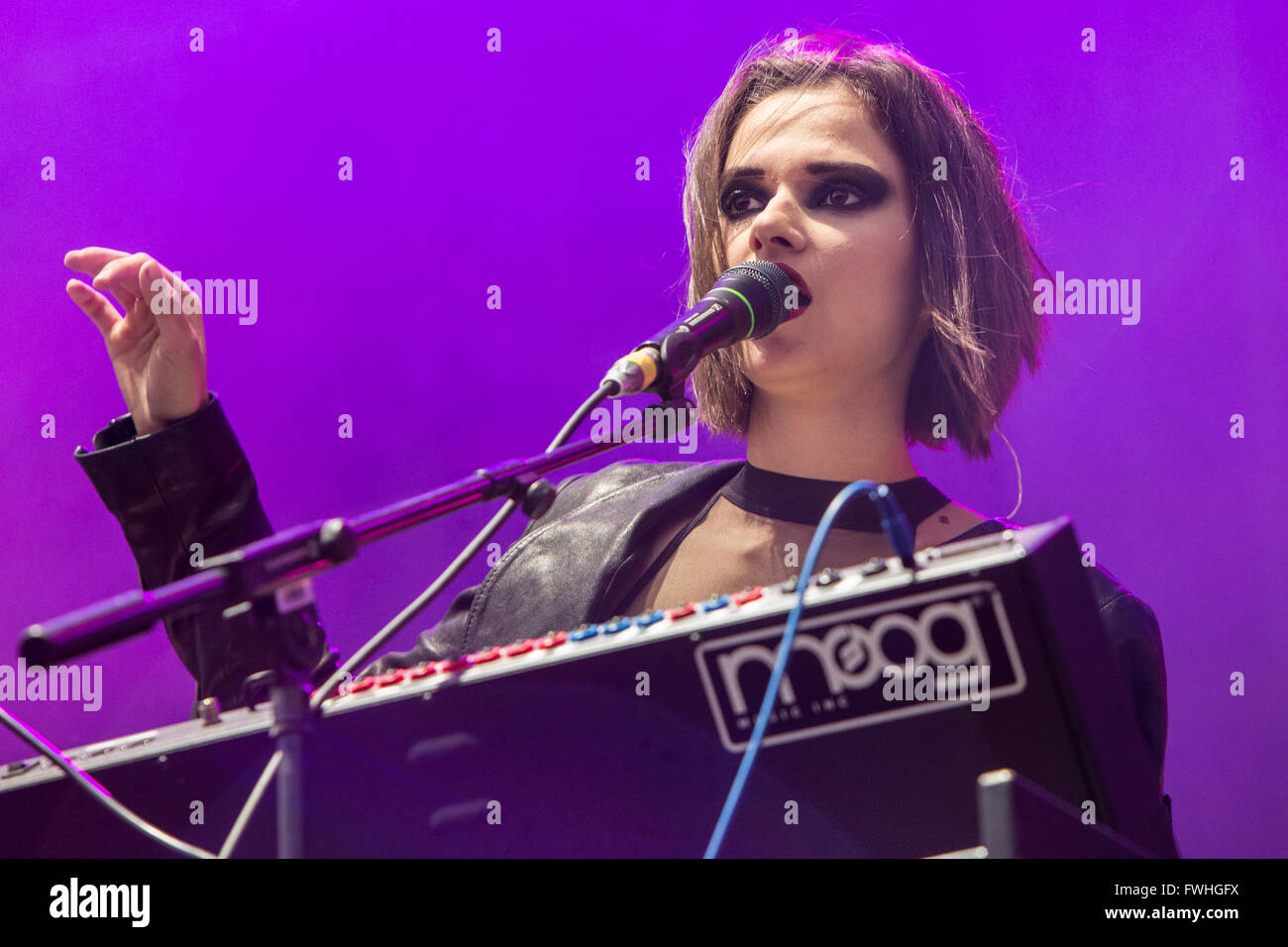 Milano Italia. Il 12 giugno 2016. L'ucraino-nato la musica pop inglese gruppo Bloom gemelli si esibisce dal vivo sul palco a Assago Arena estiva apertura della mostra dei Duran Duran Credito: Rodolfo Sassano/Alamy Live News Foto Stock