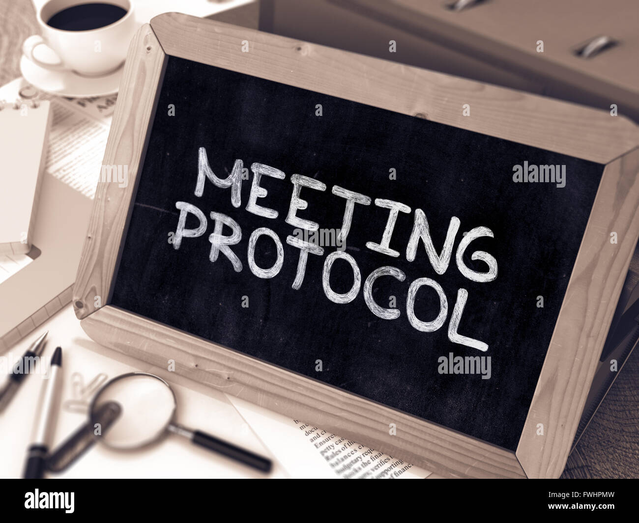 Incontro il concetto di protocollo disegnati a mano sulla lavagna. Foto Stock