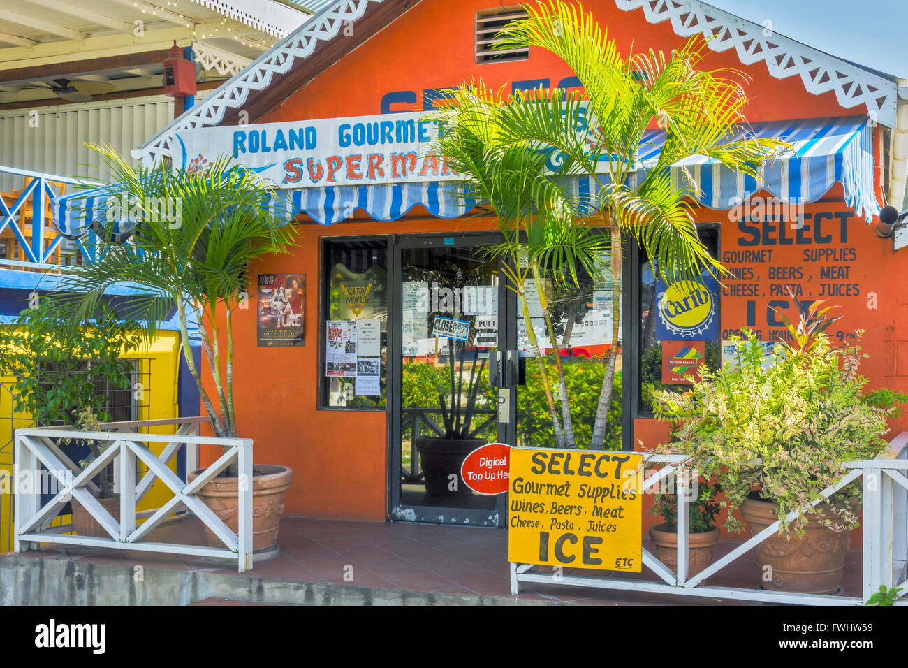 Il Supermercato locale a Port Elizabeth Grenadines St Vincent West Indies Foto Stock
