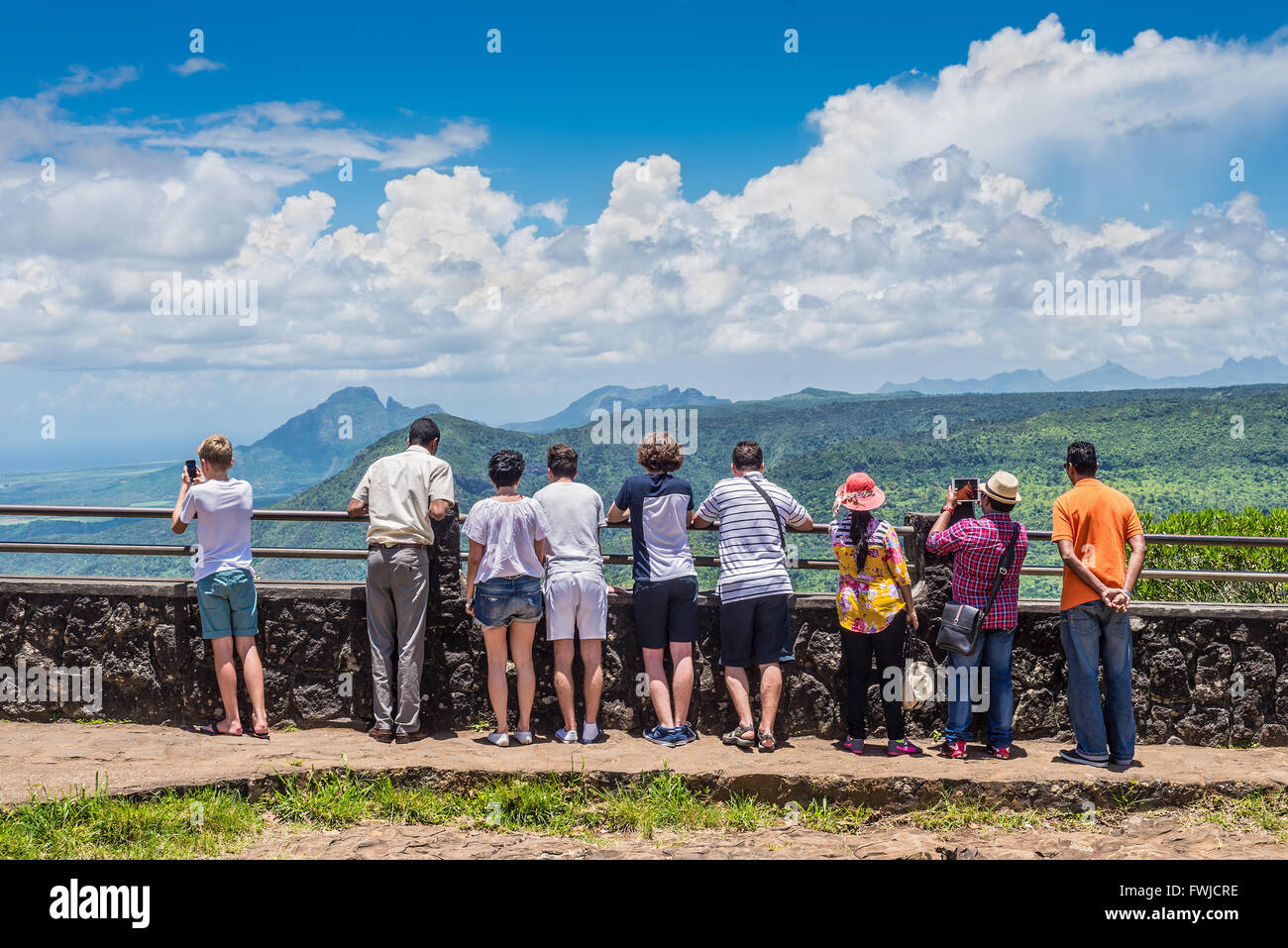 Guardare la gente per Black River Gorges National Park, Gole Viewpoint in Mauri Foto Stock