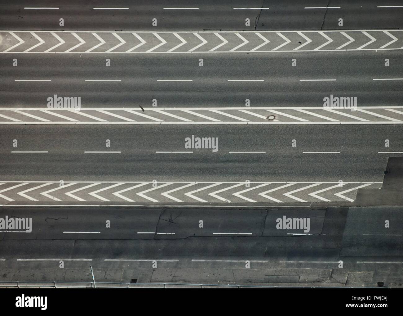 Angolo di Alta Vista di marcature sulla strada Foto Stock