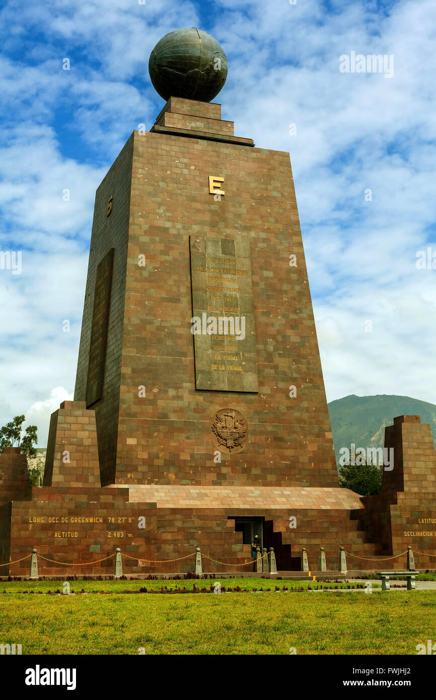 Mitad del Mundo monumento in Ecuador, Sud America Foto Stock