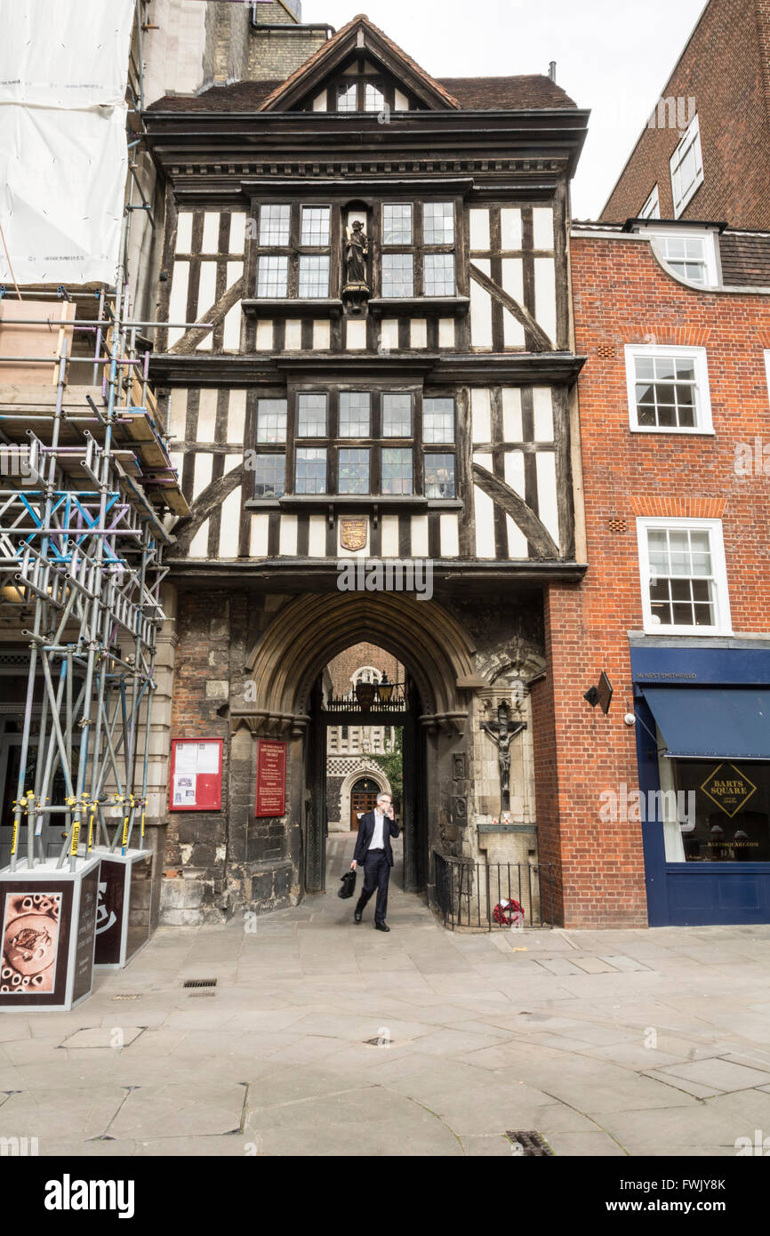 Ingresso a San Bartolomeo la grande chiesa, West Smithfield, London, England, Regno Unito Foto Stock