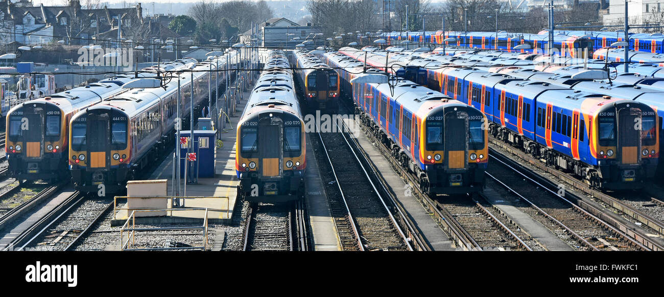 Parte del sud-ovest di treni passeggeri deposito della flotta sciavero adiacente a Clapham Junction stazione ferroviaria Londra Inghilterra REGNO UNITO Foto Stock