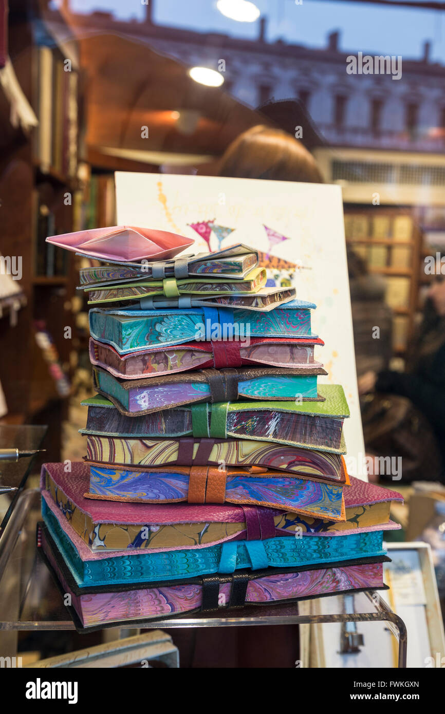 Libri di scuola veneta carta marmorizzata Foto Stock