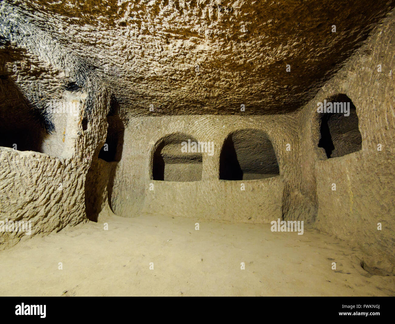 Camera nell'ampia antica Città sotterranea (usato come rifugio nei momenti di pericolo) a Kaymaklı, Cappadocia, Turchia Foto Stock