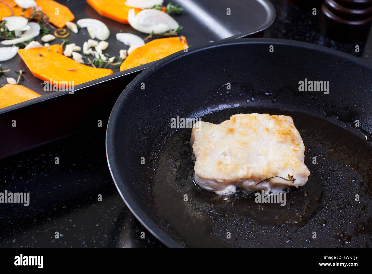 Filetto di nasello e verdure Foto Stock