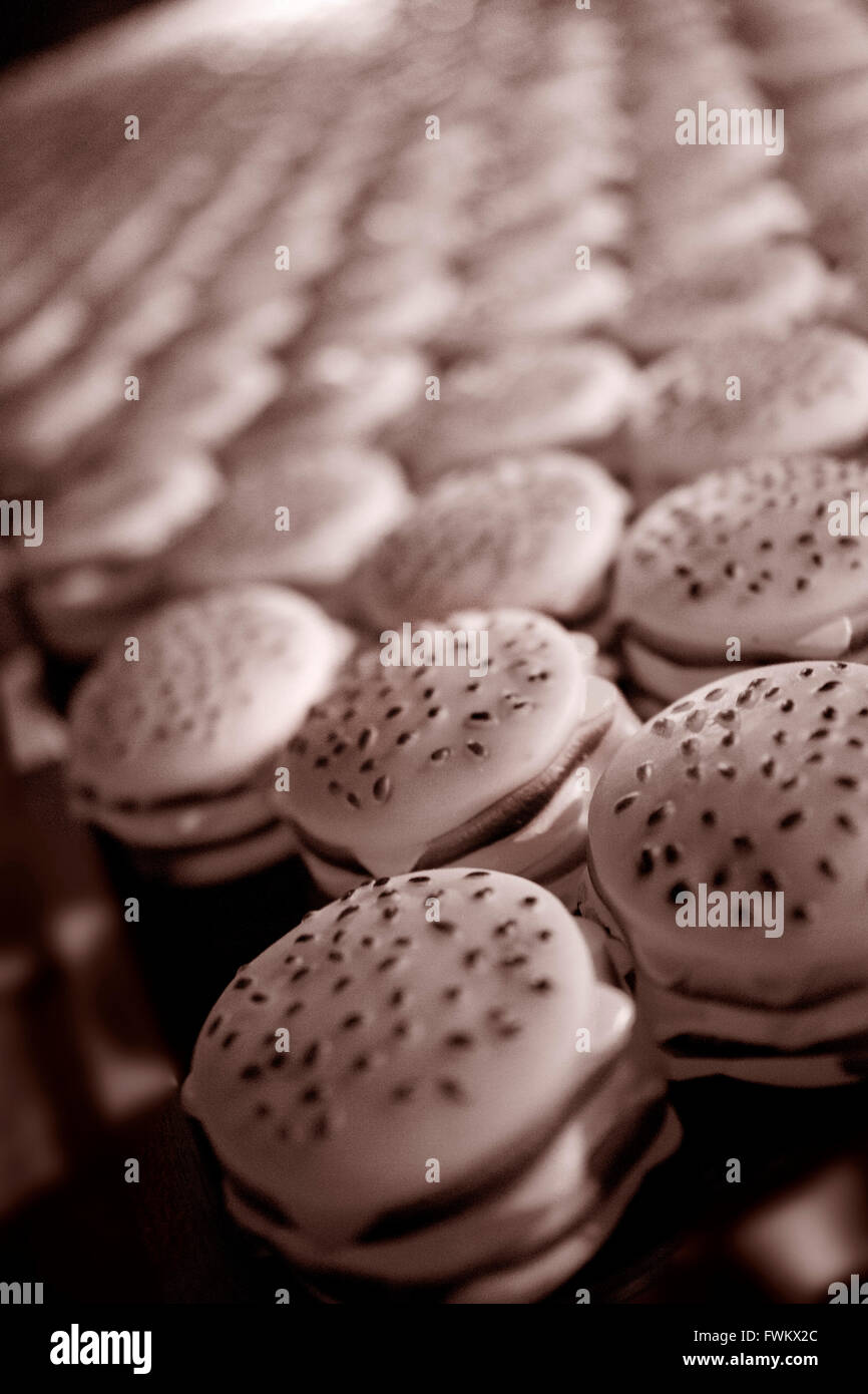 A legna di hamburger dallo chef April Bloomfield, plus hot dogs, torta, frappè e bevande presso il bar., Manhattan, New York, Stati Uniti d'America Foto Stock