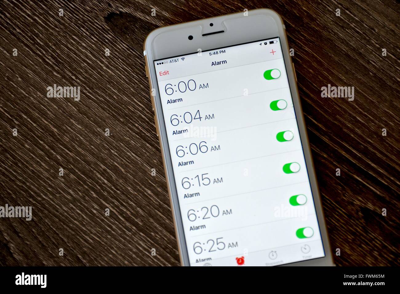 Iphone alarm clock immagini e fotografie stock ad alta risoluzione - Alamy