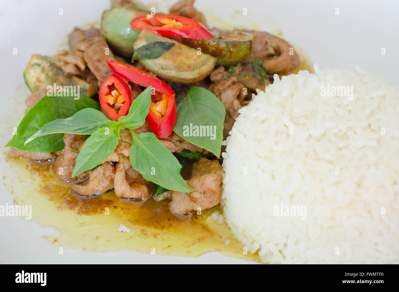 Stir-fried curry verde con carne di maiale Foto Stock