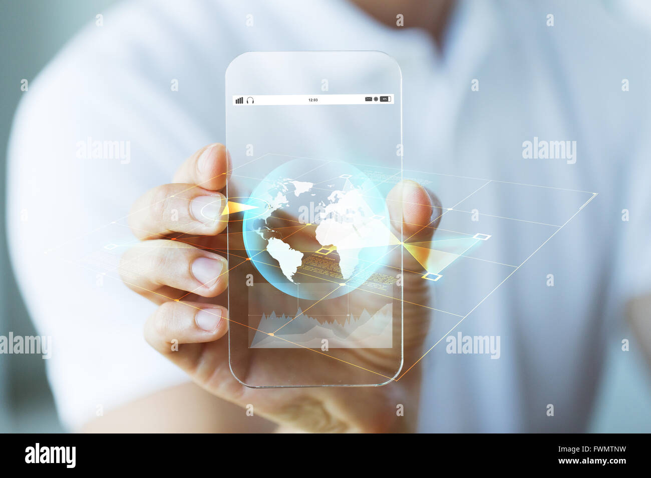 Globe on smartphone immagini e fotografie stock ad alta risoluzione - Alamy