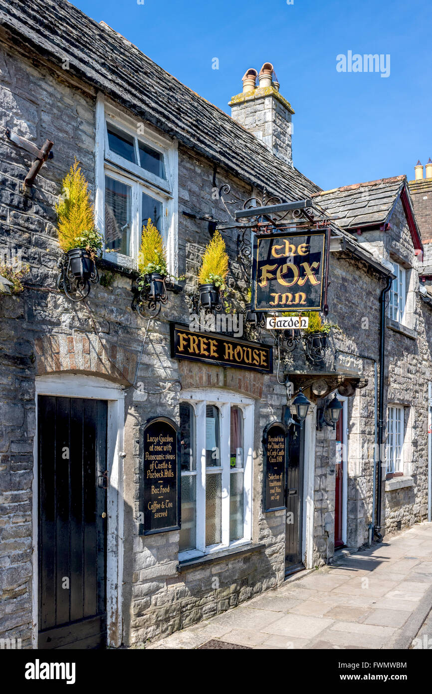Inghilterra Dorset Corfe Castle bel vecchio villaggio di Dorset e il castello di Adrian Baker Foto Stock