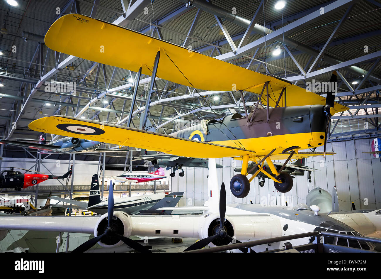 De Havilland Tiger Moth aerei da addestramento della seconda guerra mondiale sul display all'IWM Duxford REGNO UNITO Foto Stock