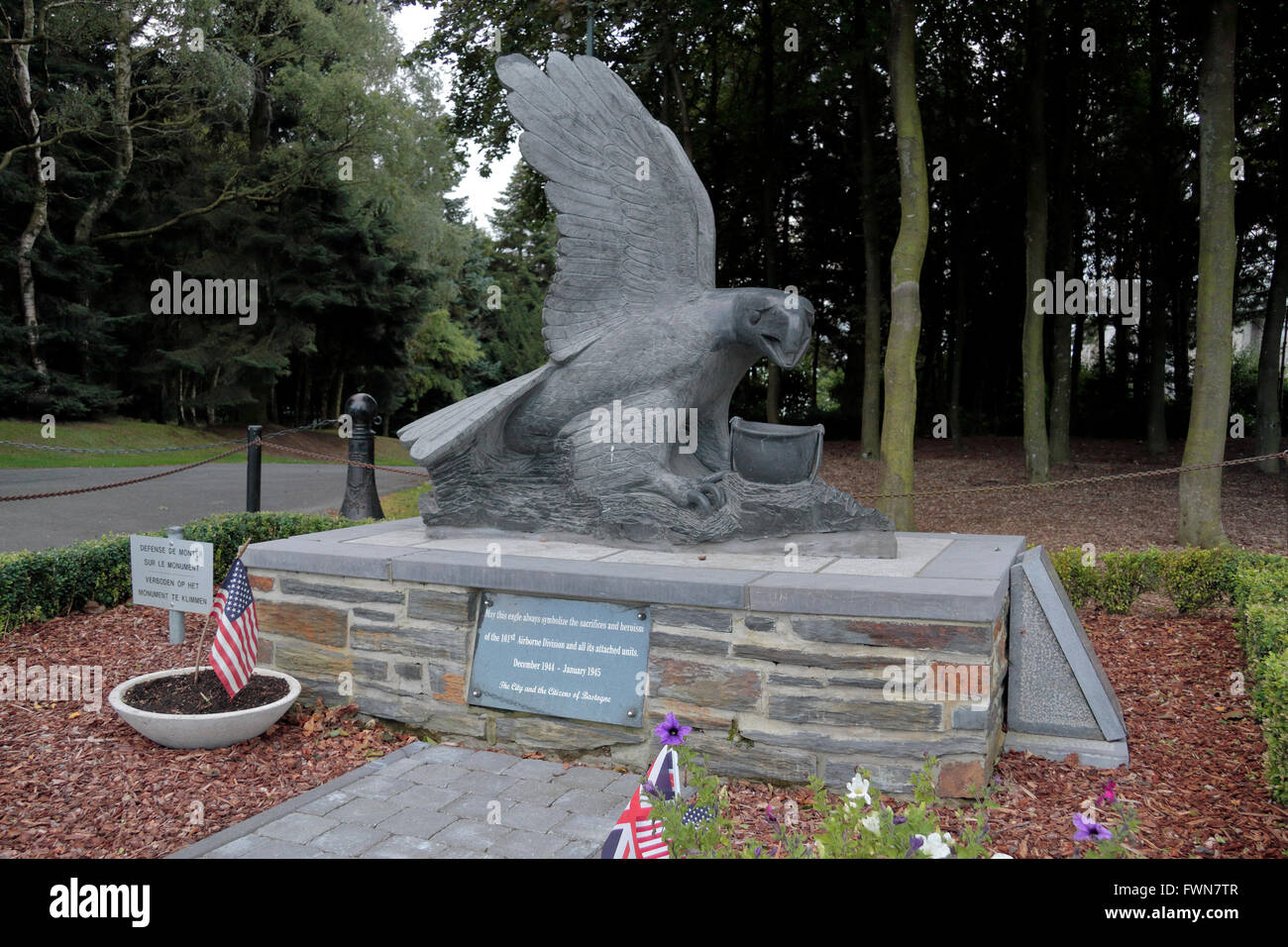 Eagle memorial dedicato alla 101ª Divisione aviotrasportata vicino al Memoriale di Mardasson, Bastogne, Belgio. Foto Stock