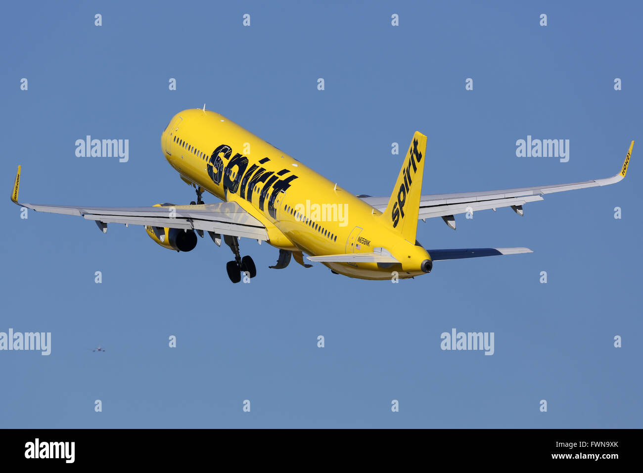 Fort Lauderdale, Stati Uniti - 17 Febbraio 2016: uno spirito Airlines Airbus A321, con registrazione N658NK il decollo a per Foto Stock