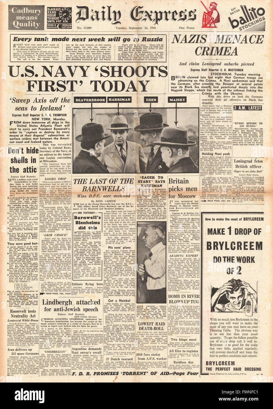 1941 front page Daily Express U.S. Navy avviso completo nella battaglia di Atlantico e esercito tedesco minacciano Crimera Foto Stock