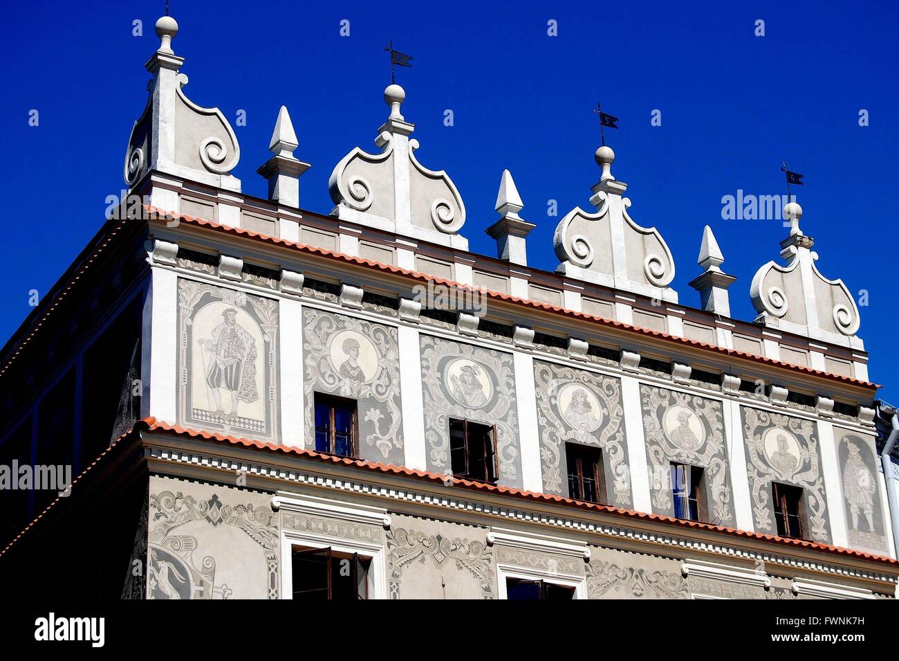 Lublin, Polonia : costruzione barocca con affreschi sorge in Rynek piazza del mercato vecchio Foto Stock