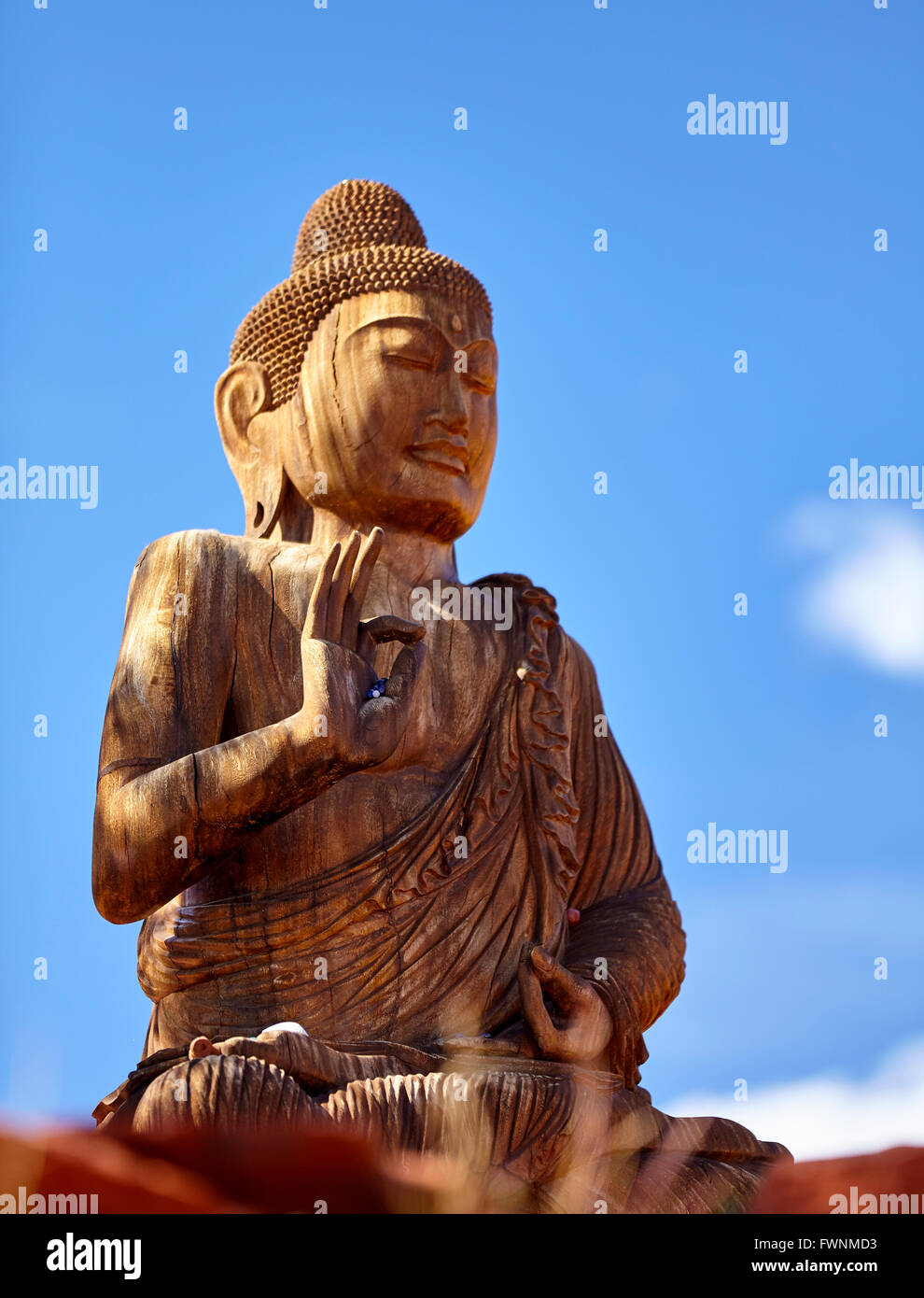 Le figure di buddha nella tranquilla meditazione Foto Stock