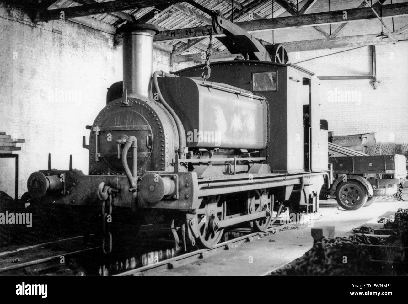 La North London Railway solitaria del serbatoio di gru a prua opere. Costruito nel 1858 dalla Sharp Stewart e convertito in una gru nel motore Foto Stock