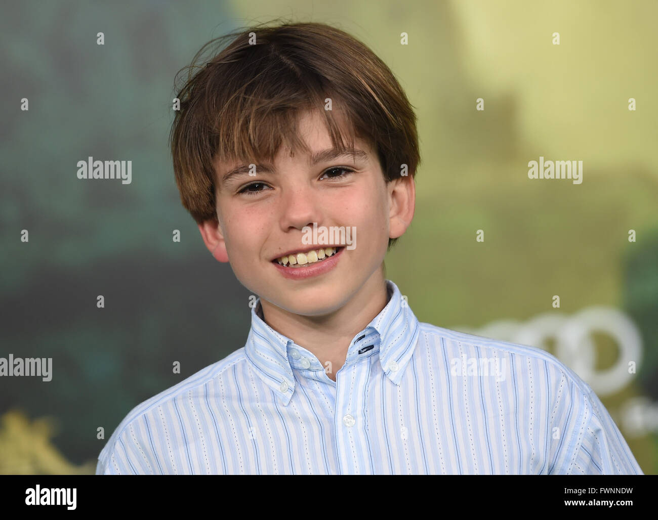 Berlino, Germania. 5 apr, 2016. Attore Pablo Ribet-Buse arriva per la Germania premiere della Disney, il nuovo film "Il libro della giungla" di Berlino, Germania, 5 aprile 2016. Il filmato si avvia in Germania cinema il 14 aprile 2016. Foto: Britta Pedersen/dpa/Alamy Live News Foto Stock