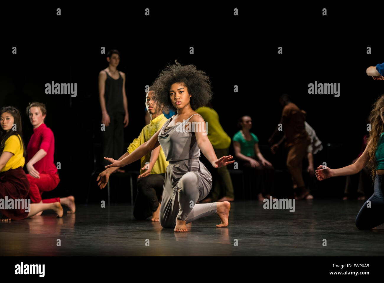 Londra 6 Aprile 2016 - National Youth Dance Company / Michael Keegan-Dolan presente in - Nocentes a Sadler's Wells Theatre. Credito: Danilo Moroni/Alamy Live News Foto Stock