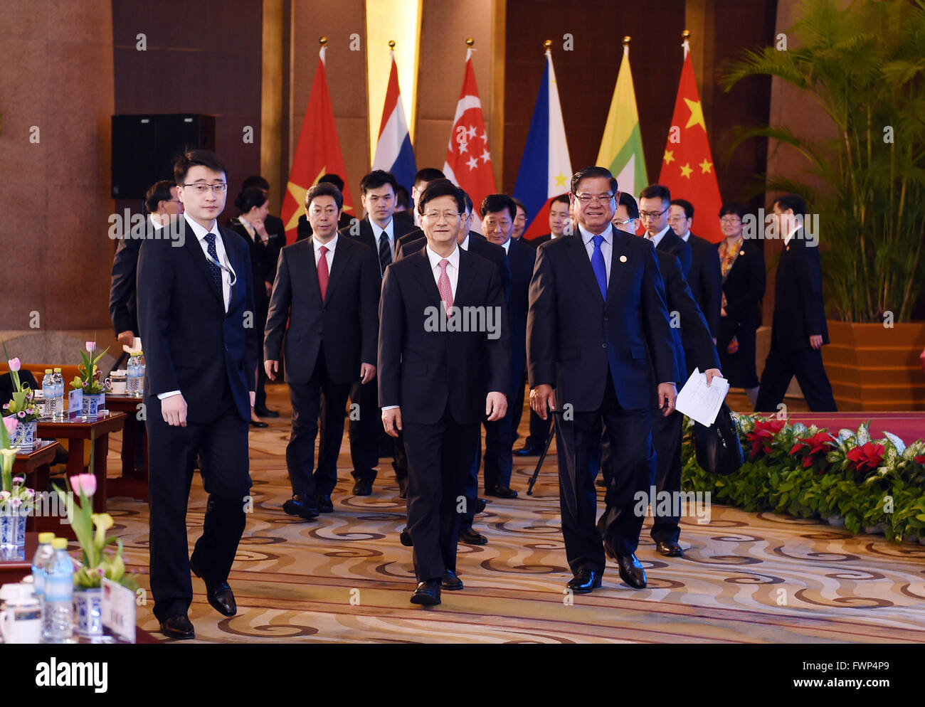 Pechino, Cina. 7 apr, 2016. Meng Jianzhu, capo della commissione per la politica e affari giuridici del Partito Comunista della Cina (CPC) Comitato centrale e da funzionari del Sudest Asiatico frequentare il China-Southeast asiatici servizi di sicurezza contro il terrorismo il dialogo a Pechino, Cina, Aprile 7, 2016. Credito: Zhang Ling/Xinhua/Alamy Live News Foto Stock