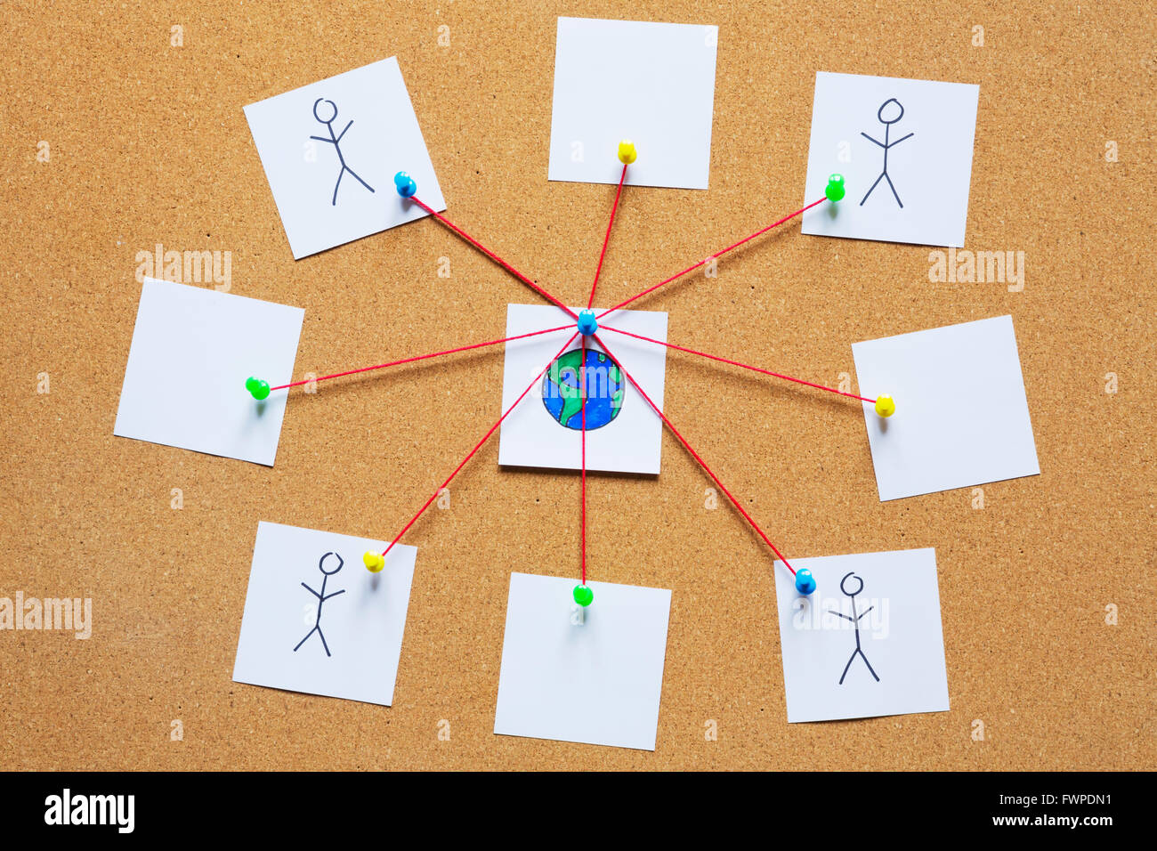 Visualizzazione di una rete globale su un tappo di sughero bulletin board. Foto Stock