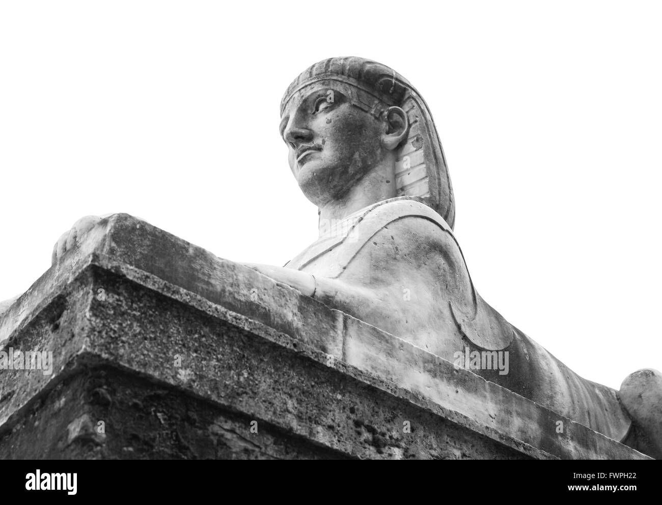 Antica statua di Sphinx isolati su sfondo bianco. Piazza del Popolo, il centro storico di Roma, Italia Foto Stock