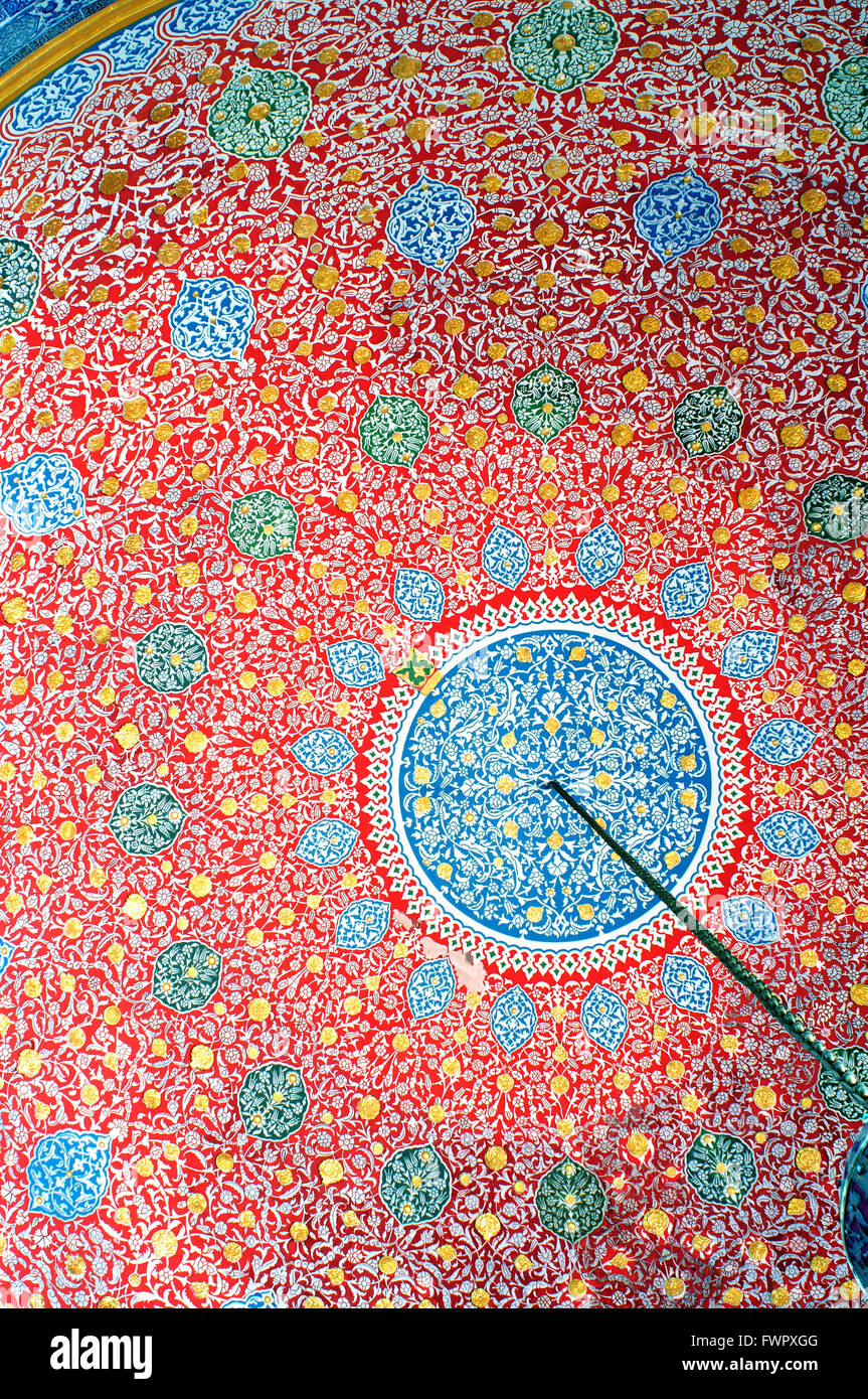 Turchia, Istanbul, il Topkapi Palace, Baghdad Pavilion di Murad IV, cupola dipinta con applicazioni in oro Foto Stock