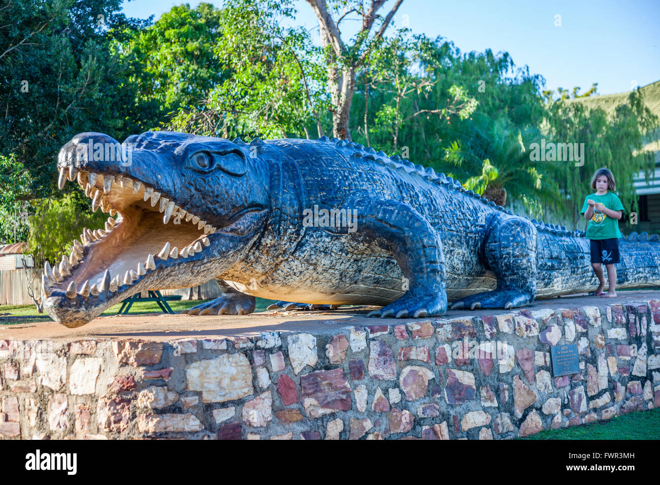 "Krys' il re di Savannah, replica di un enorme coccodrillo di acqua salata a Normanton, Golfo di Carpentaria, Queensland, Australia Foto Stock
