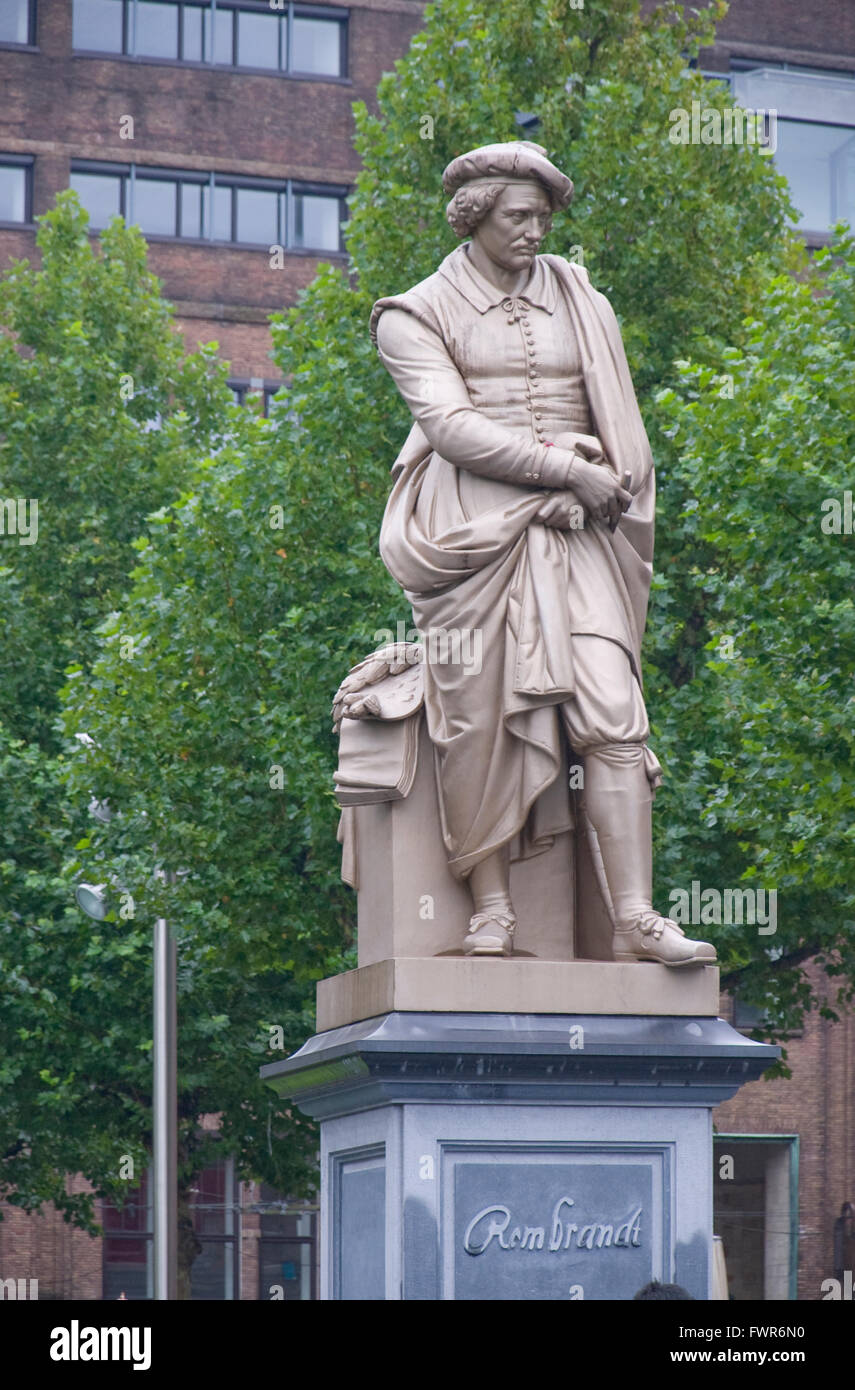 Statua di Rembrandt dallo scultore Louis Royer in Rembrandtplein Amsterdam Paesi Bassi Foto Stock