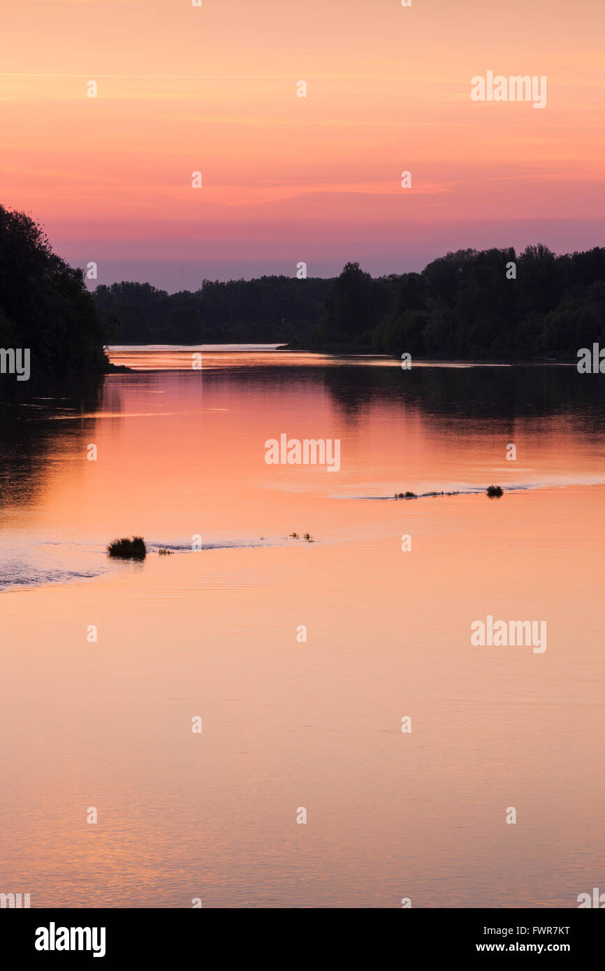 Tramonto sul fiume Loira, Briare-le-Canal, Loire, Francia Foto Stock