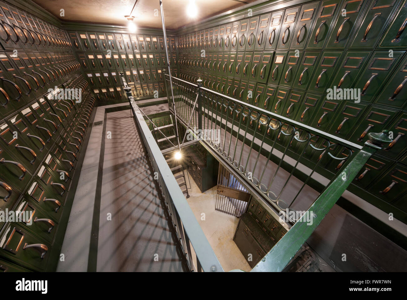 Interno e antico caveau della banca. Foto Stock