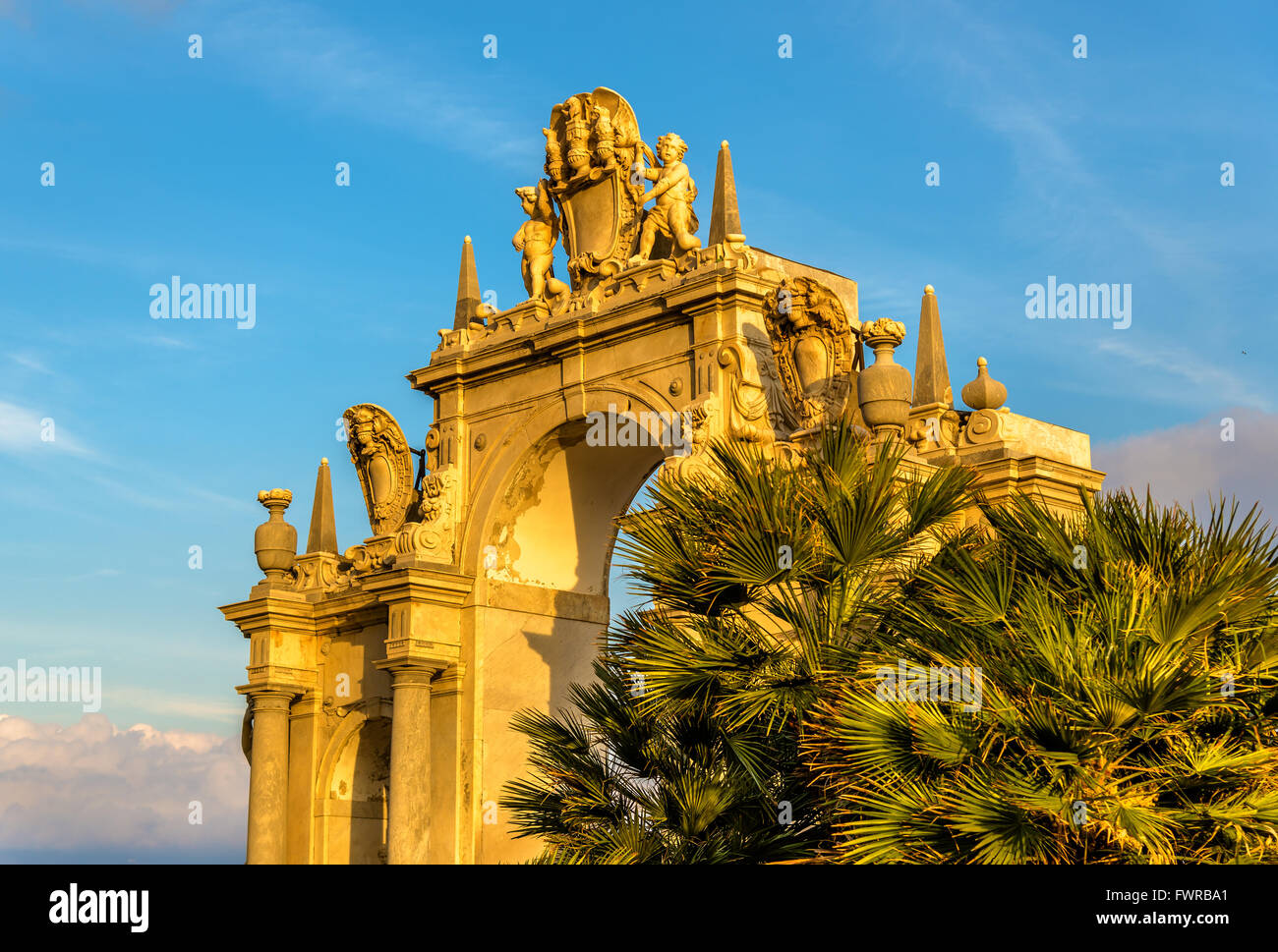 Immacolata fontana sul mare di Napoli Foto Stock