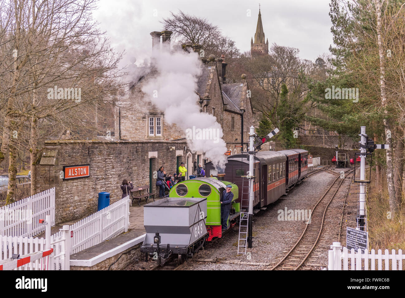 South Tynedale Railway in esecuzione tra Alston in Cumbria e Kirkhaugh in Northumberland. 0-6-2 serbatoio a sella barbiere Foto Stock