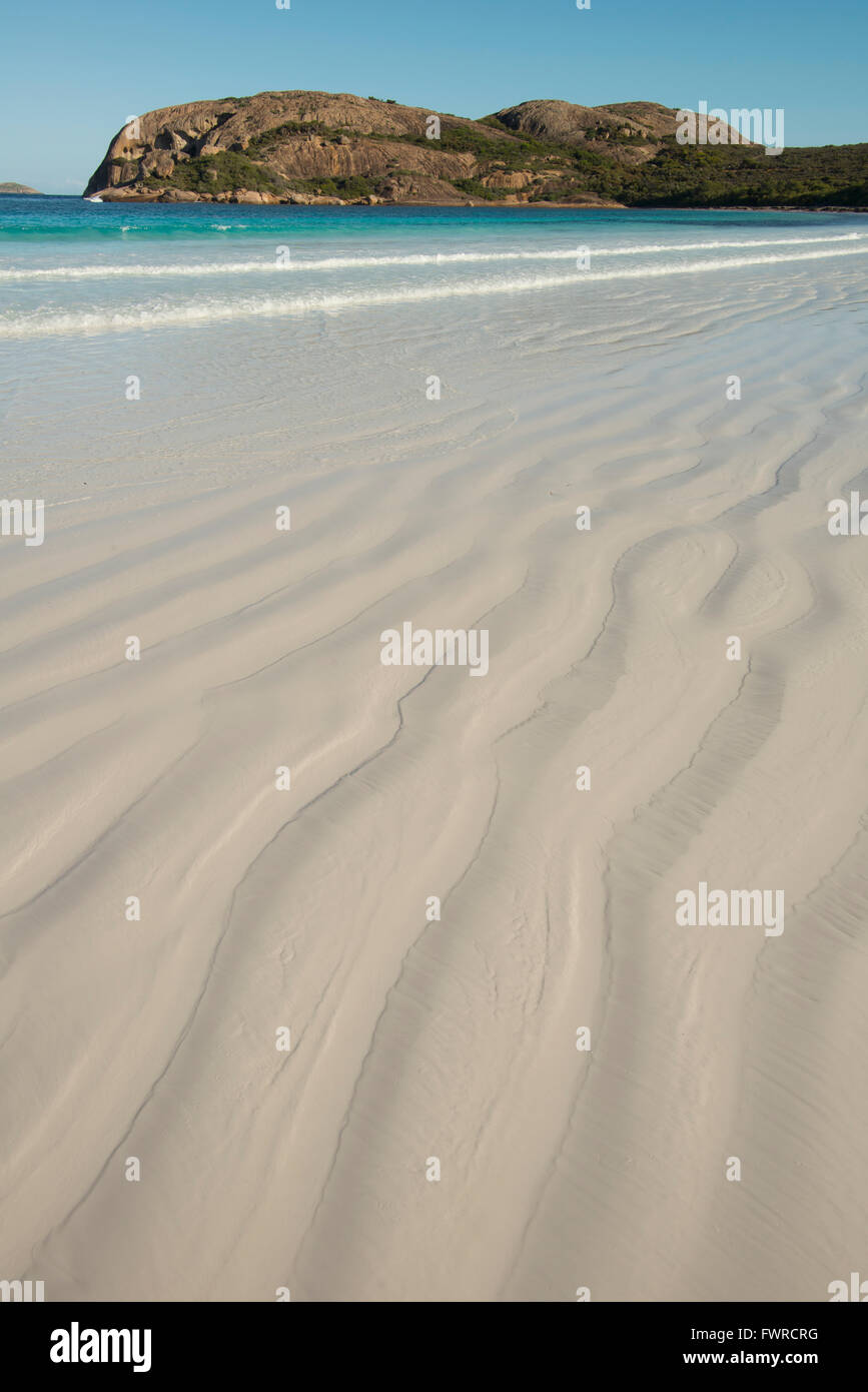 Modelli di sabbia sulla spiaggia, Lucky Bay, Cape Le Grand National Park, Australia occidentale Foto Stock