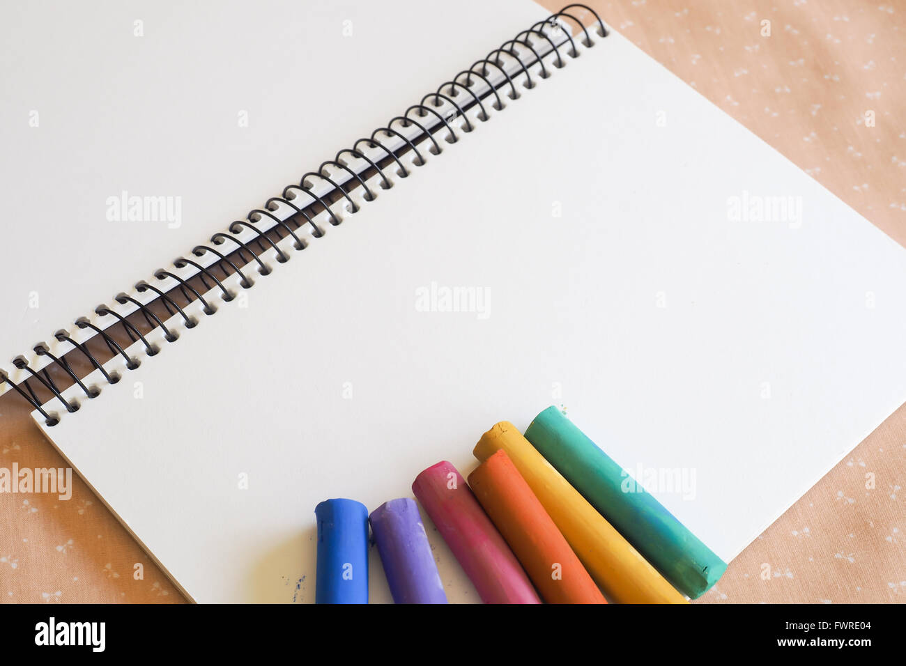 Sketch Pad e delicati colori pastello Foto Stock