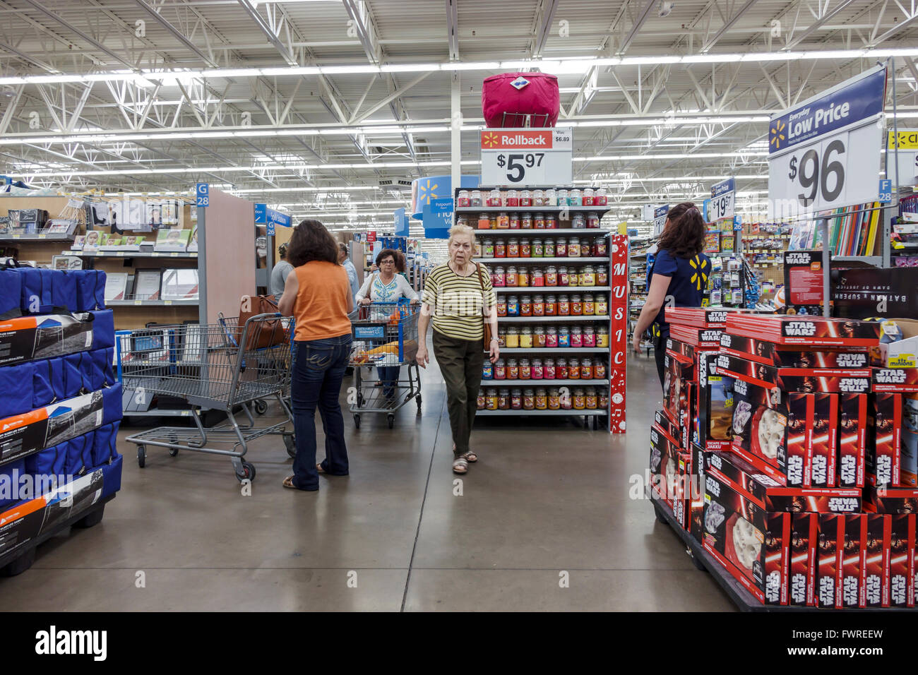 Miami Florida,shopping shopper shopping shopping negozi mercati di mercato mercati di vendita di acquisto, negozi al dettaglio negozi business business business, Walmart Big-Box,d Foto Stock