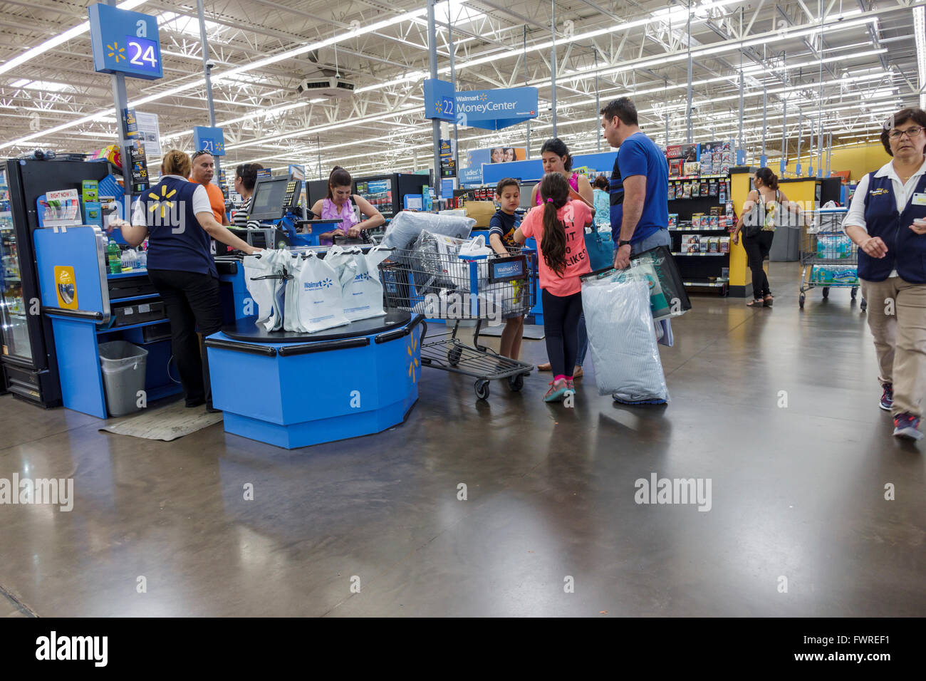 Miami Florida, shopping shopper shopping negozi di mercato mercati di mercato di acquisto di vendita, negozi al dettaglio negozi business business business, Walmart, sconto Foto Stock