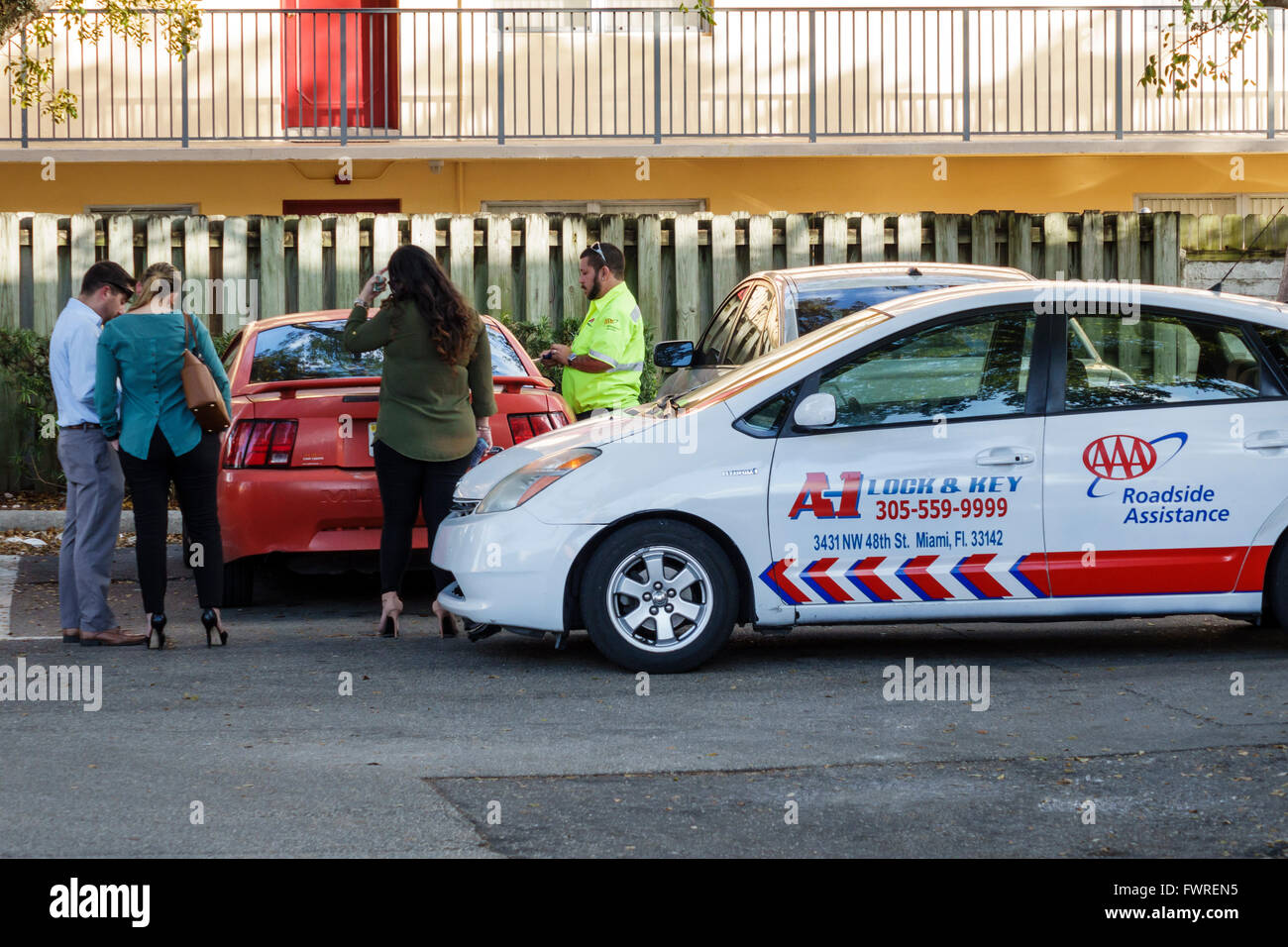 Miami Florida, fabbro, assistenza stradale AAA, chiavi bloccate all'interno dell'automobile del veicolo, FL160324177 Foto Stock
