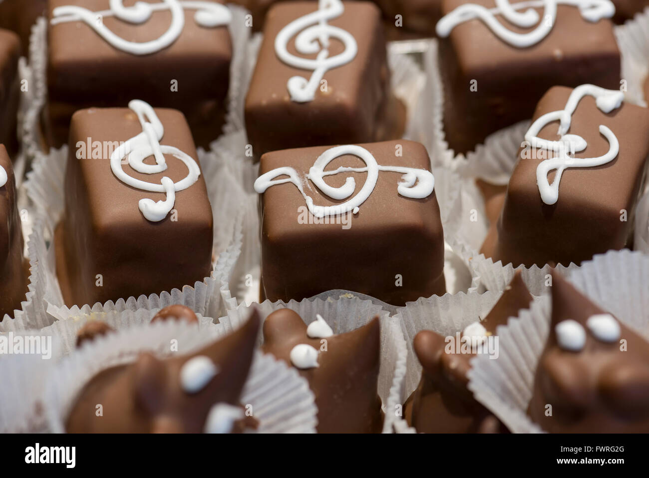 Dolci al cioccolato decorata con zucchero bianco Foto Stock