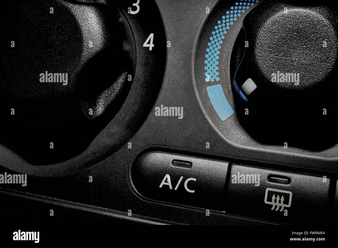 Cruscotto di automobile interruttore condizionatore aria e sfiato tasto di  ricircolo Foto stock - Alamy